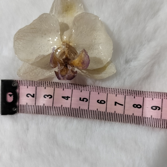 Gold and Cream Orchid Necklace with Delicate Pendant - Picture 2 of 4